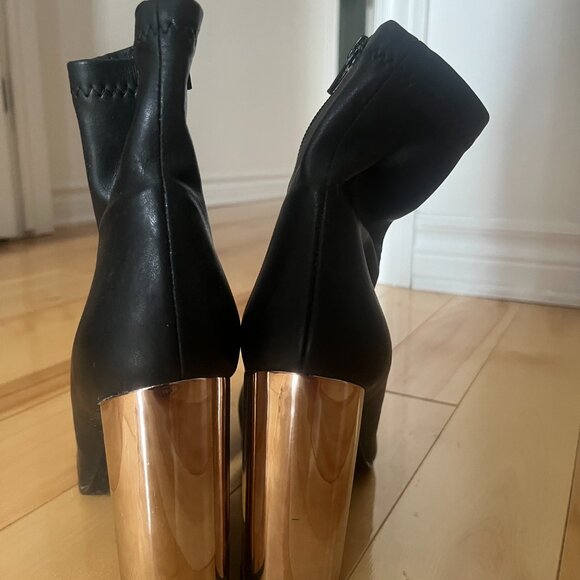 ✨ Aldo Black Leather Booties – Size 8 – Gold Heel - Picture 4 of 6